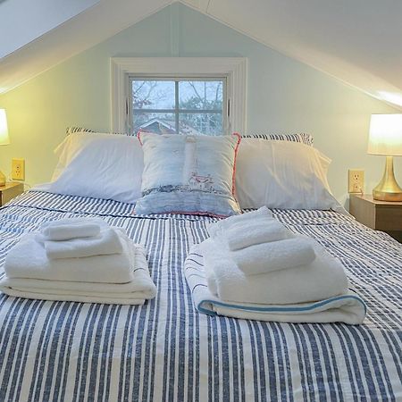 Cottage By The Bay Pocasset Room photo