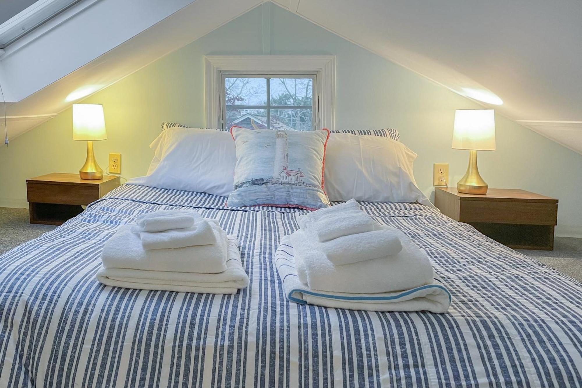 Cottage By The Bay Pocasset Room photo